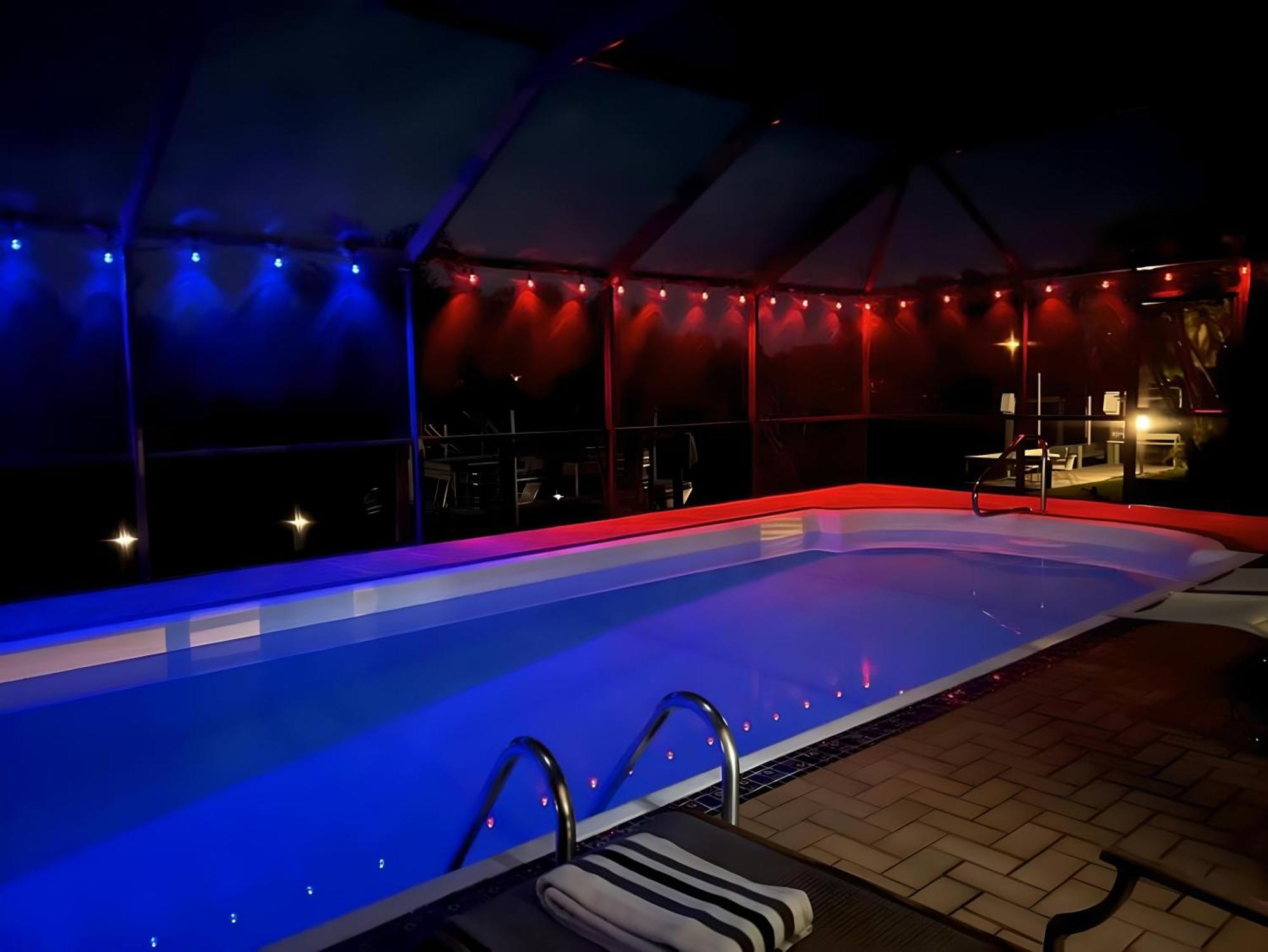 House With A Boatyour Private Waterfront Resort 포트샬롯 외부 사진