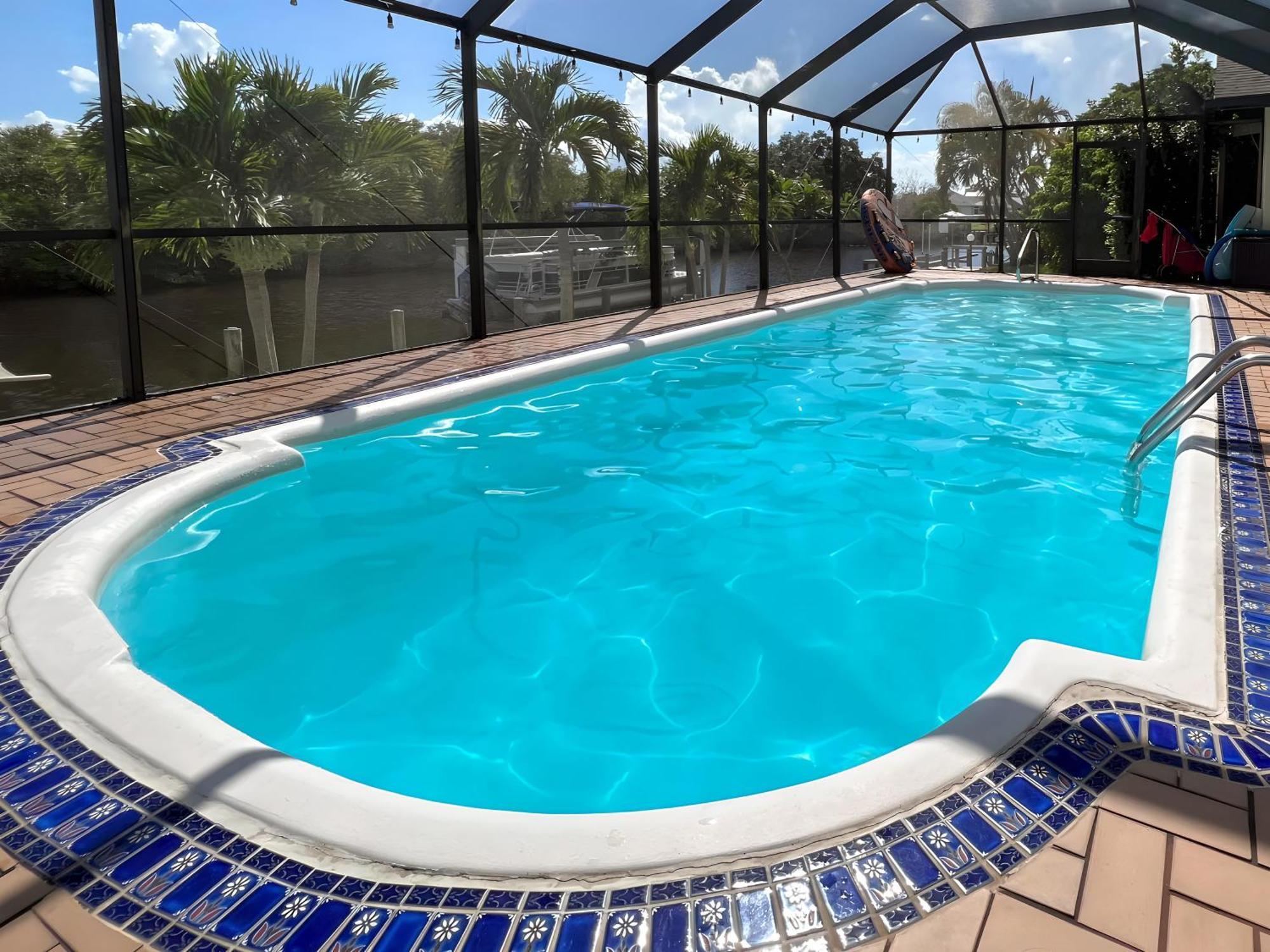 House With A Boatyour Private Waterfront Resort 포트샬롯 외부 사진